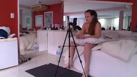 Kellenzinha webcam model stream image