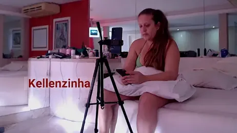 Kellenzinha webcam model stream image