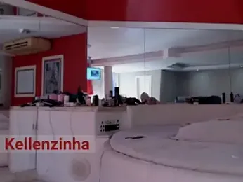 Kellenzinha webcam model stream image