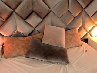 Leiza Thompson webcam model stream image