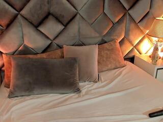 Leiza Thompson webcam model stream image