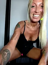 Weloveblue webcam model stream image