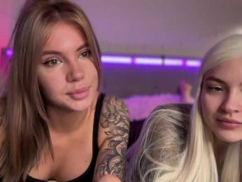 VelvetTwins webcam bongacams model stream image