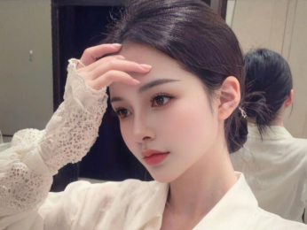 AgelaHui webcam model stream image