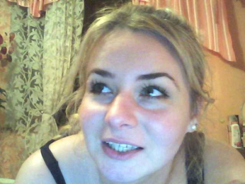 HollyLaPretty webcam model stream image