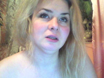 HollyLaPretty webcam model stream image
