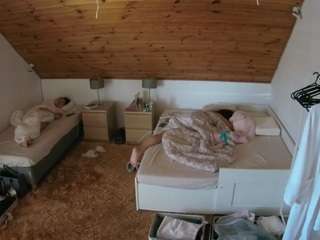 voyeurcam-julmodels-whitebed-2 webcam model stream image