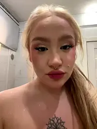 RollDolls webcam stripchat model stream image