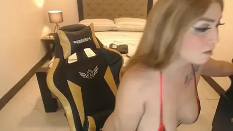 RealHugeCockTs webcam model stream image