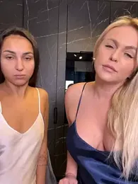 Keep_us_wild webcam model stream image