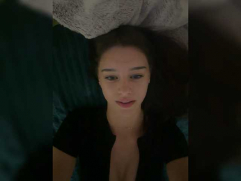 Kira-20 webcam bongacams model stream image