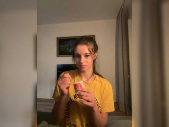 Kira-20 webcam model stream image
