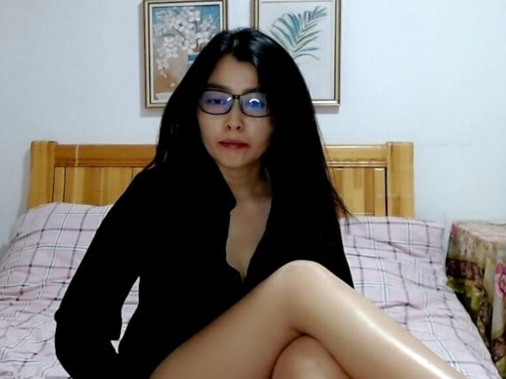 LinaZhang webcam model stream image