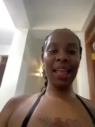 Rose_berry webcam model stream image