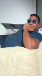 Caleixx webcam cam4 model stream image