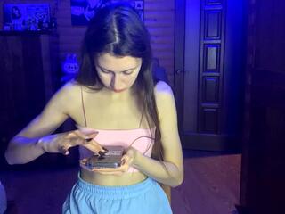 Alverta Debona webcam model stream image