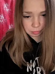 Zuli_Kiska webcam model stream image