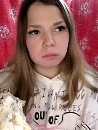 Zuli_Kiska webcam model stream image