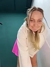 Bondgirl_013 webcam stripchat model stream image