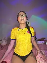 _QaraH webcam model stream image