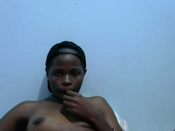 hey-its-nova webcam bongacams model stream image