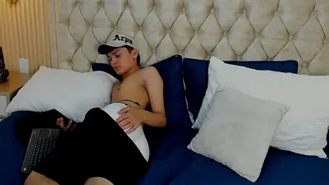 Maxii18_ webcam model stream image