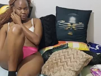 creamyhub webcam model stream image