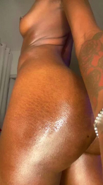 Petitebouncy webcam model stream image