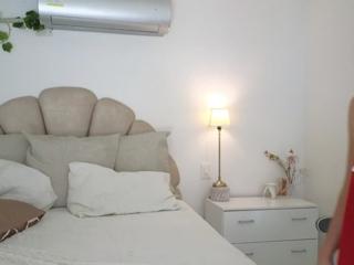 Azaleiia webcam model stream image