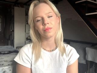 Zada Pomainville webcam model stream image