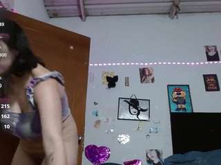 saray-extrovert webcam camsoda model stream image