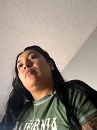 latina_curvy22 webcam stripchat model stream image