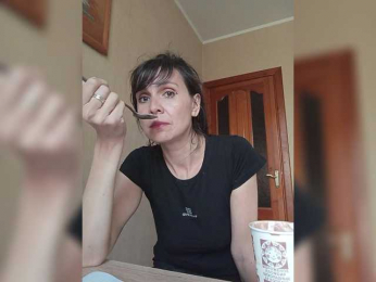Hellenalonenochka webcam model stream image
