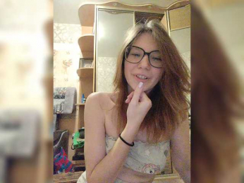 KittyMiracle webcam model stream image