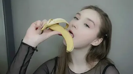 Eliravelvet webcam model stream image