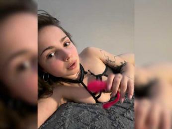 SoftElinaa webcam bongacams model stream image