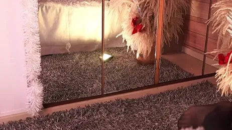 IzzyWild webcam model stream image