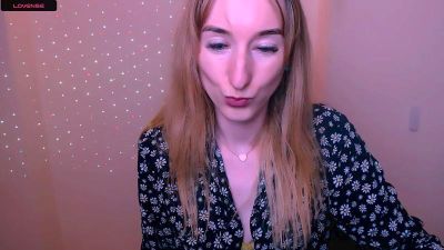 LillyBluee webcam cam4 model stream image