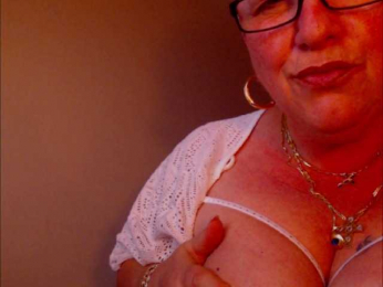 Connyat99 webcam model stream image