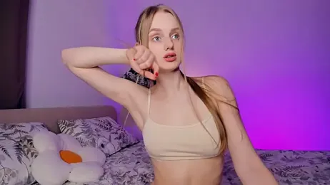 Stuningblondi webcam model stream image
