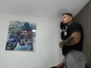 Apolo Strongman webcam model stream image