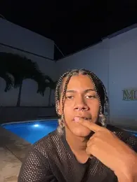 Maxim-Walker webcam model stream image