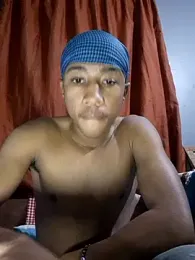 Peterveero12 webcam model stream image