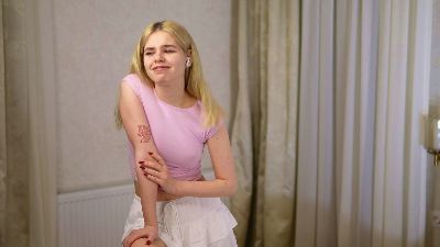 LoraDaffin webcam model stream image