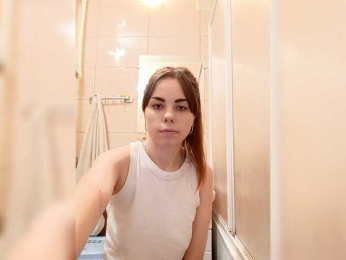 VrEmEnnAyAa webcam model stream image