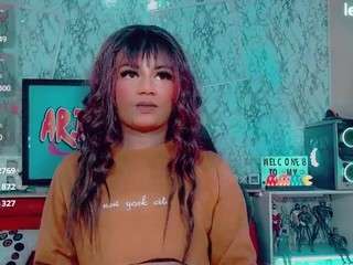 mayka-brunette01 webcam camsoda model stream image