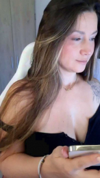 BruunaLove_ webcam model stream image