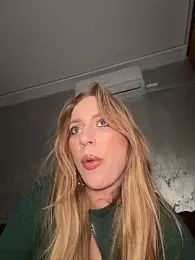 LunaAlya webcam model stream image