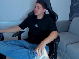 Max Corner webcam model stream image