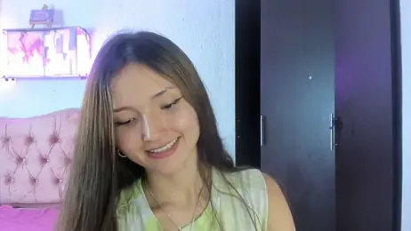 Alice_bloom_ webcam model stream image